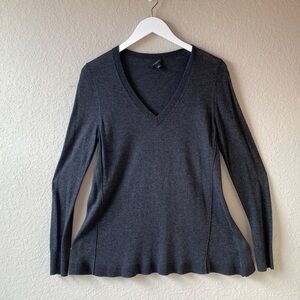 Ann Taylor V Neck Sweater‎